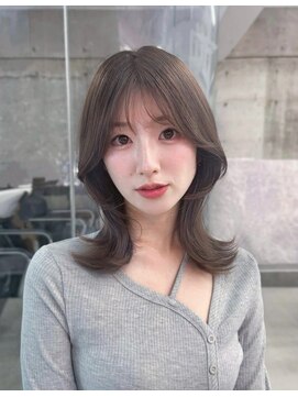 フィヴェント(Fivent) 黒髪韓国小顔レイヤーイメチェン暗めオリーブグレークラゲヘアー