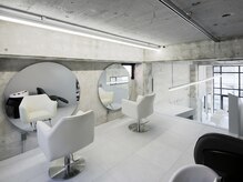 シャウルデッサントウキョウ 表参道(CHARLES DESSIN Tokyo)の雰囲気（人目を気にすることなくお過ごしいただける半個室もございます）