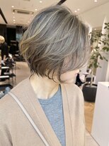 ステアケース ギンザセブン(stair:case ginza7)&nbsp;白髪ぼかしハイライトグレージュ前下がりショート