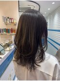 地毛風カラーの暗髪レイヤーミディ