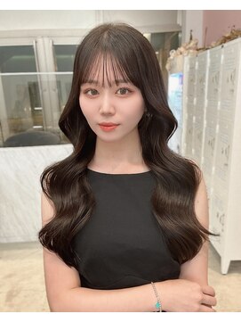 クム(kumu) レイヤーカットロング/ 前髪/顔周りカット/栄/名古屋/シースルー