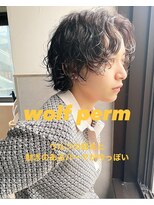 ホロ(hollo)&nbsp;黒髪マッシュウルフパーマショートスパイラルパーマ