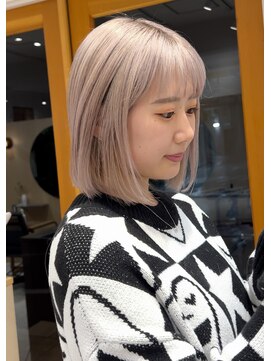 スタン 渋谷(Stam) ベージュカラータッセルボブ切りっぱなしボブ長めボブレイヤー