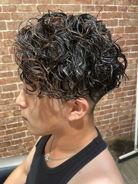 ヘアーアンドビューティーガーデン(HAIR AND BEAUTY GARDEN) メンズパーマメンズカットセンターパートメンズマッシュウルフ