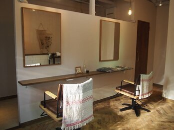 ヘアサロン フーフ(FUFU)の写真/周りを気にせず、ゆったりとしたサロンtimeを過ごしたい方に♪マンツーマンだからお悩みも相談しやすい◎