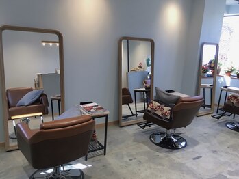 オボ(OVO)の写真/ヘアスタイルだけでなく、店内の香り、インテリアなどでほっとできるしあわせを＊