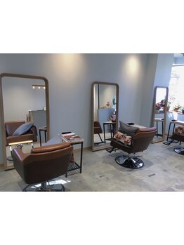 ヘアスタイルだけでなく、店内の香り、インテリアなどでほっとできるしあわせを＊