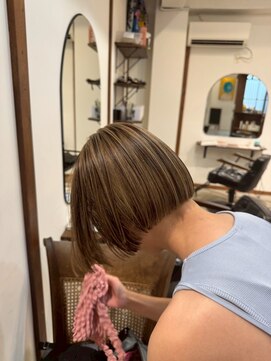 ルイ(ROUIS produced by LUCK 津田沼) ROUIS 津田沼 引き締めローライトボブ