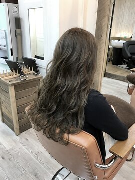 ナンバー アンフィール 渋谷(N° anfeel) マットアッシュカラー&ほつれウェーブ巻き(^^)