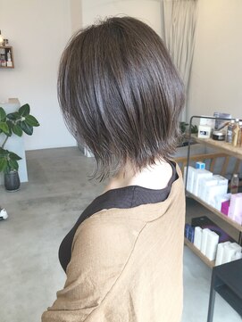 エイト(eito) グレージュ前下がりショート