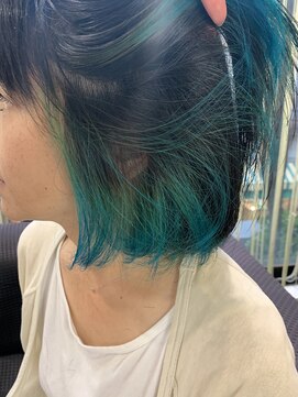 クオリス 上板橋店(QUALIS) 大人インナーカラー/ボブ/ミニボブ/ターコイズ/艶感