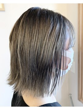 トレパルッキエーレ(tre parrucchiere) ［-tre-］ダブルカラー×ホワイトシルバー