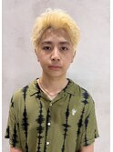 スパイキーショート　ブロンドカラー　ブリーチカラー