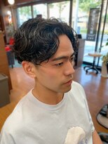 ヘアーワークス ブレーヴ(HAIR WORKS BRAVE)&nbsp;センターパートパーマスタイル