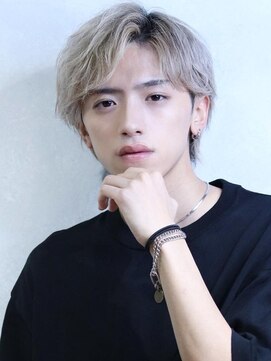 コンフィデンス メンズヘアー(confidence MEN'S HAIR) ニュアンスパーマ 抜きっぱなしブリーチナチュラル[新宿/新宿駅