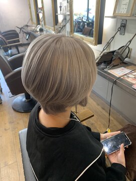 アークス(Arks) ホワイトベージュショート！