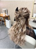 ゆるふわルーズなお団子ハーフアップスタイル