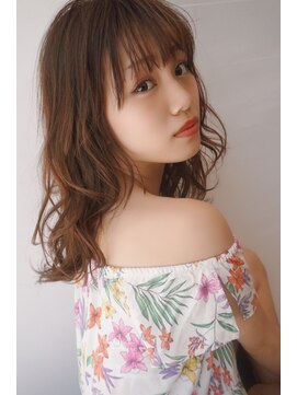 アイユー(IU) *IU* ヘルシーカラーのゆる巻きミディアム