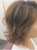 メッシュが際立つ立体感のあるアイロンアレンジ