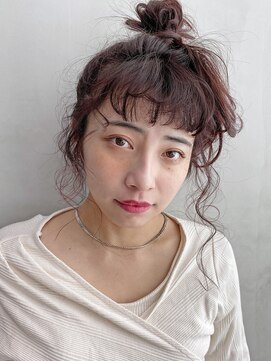 アイティー バイ アルバム 浦和店(IT by ALBUM) お団子アレンジ_ハイライトカラーオリーブカラー_26556