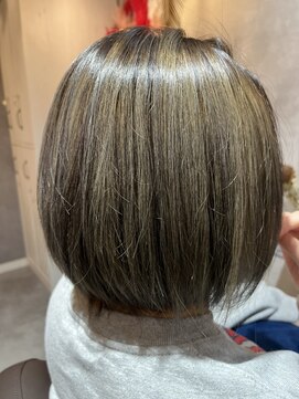 お花と犬と美容室 バレイヤージュグレージュボブ