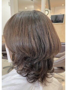 カットハウス はさみの部屋 ミディアムウルフレイヤー/縮毛デジパ/ランダム/流しバング