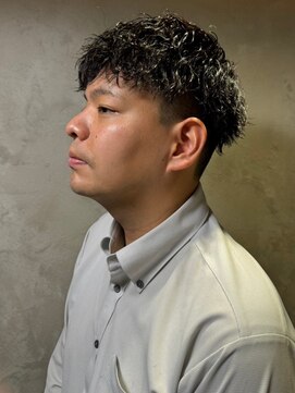 ディスイズバーバーサード(THIS IS BARBER 3rd) スパイラルパーマ　ビジネスヘア　ツーブロックマッシュ