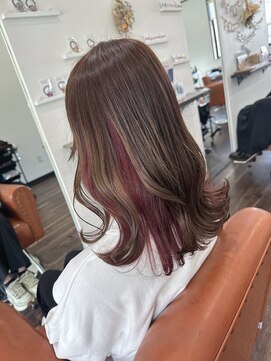 ヘアガーデン ティアラ(Hair Garden TIARA) おしゃれインナー艶カラーゆるふわ外ハネミディスタイル