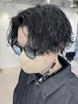 フィフス(fifth) 原宿ツイストスパイラルパーマセンターパートカット刈り上げ黒髪