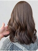 ミディアムレイヤー コテ巻き アッシュブラウン 透明感カラー