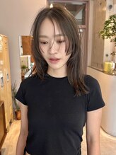 ワール(whirl.)&nbsp;レイヤーカットフェイスレイヤーバングアッシュベージュ30代40代