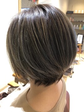 ヘアデザインフルーヴ(hair design fleuve) ショートスタイルのハイライトカラー
