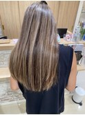 レイヤーカット×ハイライトカラー