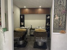アイ(aii)の雰囲気（フルフラットタイプのシャンプー台で至福のひと時を）