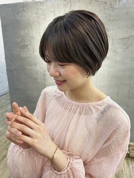 ヴィサージュバスク(VISAGE ba.s.k) ふんわり質感の大人フェミニンショート