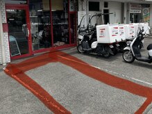 クラウン(CROWN)の雰囲気（お店の目の前1台と道路挟んで左側。向かいに2台Pあり）