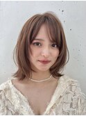 顔まわりミルクティーベージュ外ハネレイヤーボブ