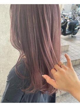 ピンクブラウンで女性らしさを！