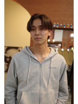 エディ(Edy) センターパートブラウンカラー韓国ヘアカルマヘア眉毛カット