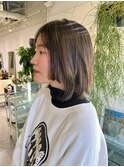 ミディアムボブ　アッシュベージュ