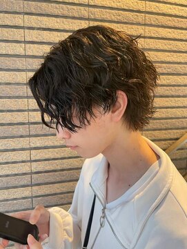 フィフスワン(fifth one) センターパート/メンズカット/ウルフ/ツイストスパイラル