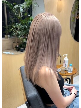 スタン 渋谷(Stam) ミルクティーホワイトグレージュミディアムロングウルフ渋谷原宿