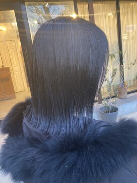 レイリー(LAiLy) 切りっぱなし　パツッとミディアムボブ