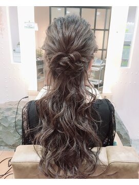 エトワ(Et toi) ハーフアップお呼ばれパーティヘア結婚式