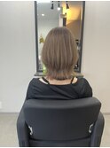 明るめベージュ
