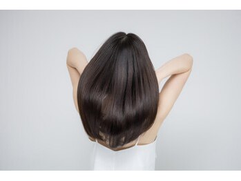 オズ エフ(ｏｚ ｆ［e・f］)の写真/今話題の”オージュア”取扱い店！髪の芯から潤いを与え、毛先まで潤い溢れるうるツヤ美髮へと導きます。