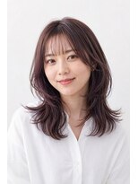 ベルス(bellus)&nbsp;センターパート×艶感ローレイヤー　20代　30代　40代