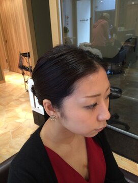 ヴィルトゥーサ (Virtousa) パーティースタイル（お団子アレンジ）