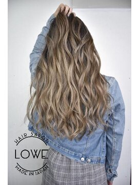 ルーヴェ(LOWE) 外国人風バレイヤージュとサーフウェーブのヘルシーロング