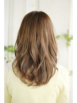 トランクイル サフリック(TRAN9UIL safric) 20代・30代・40代 飾るように・・リッチロング